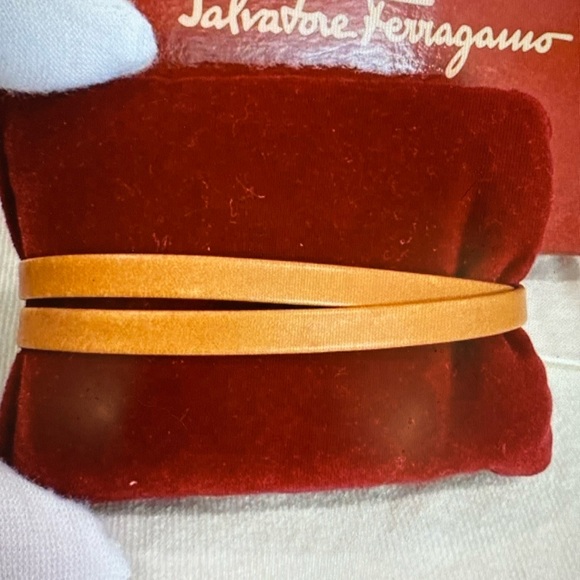 BUNDLE OF 2 - Salvatore Ferragamo Wallet & Bracelet - Picture 15 of 16